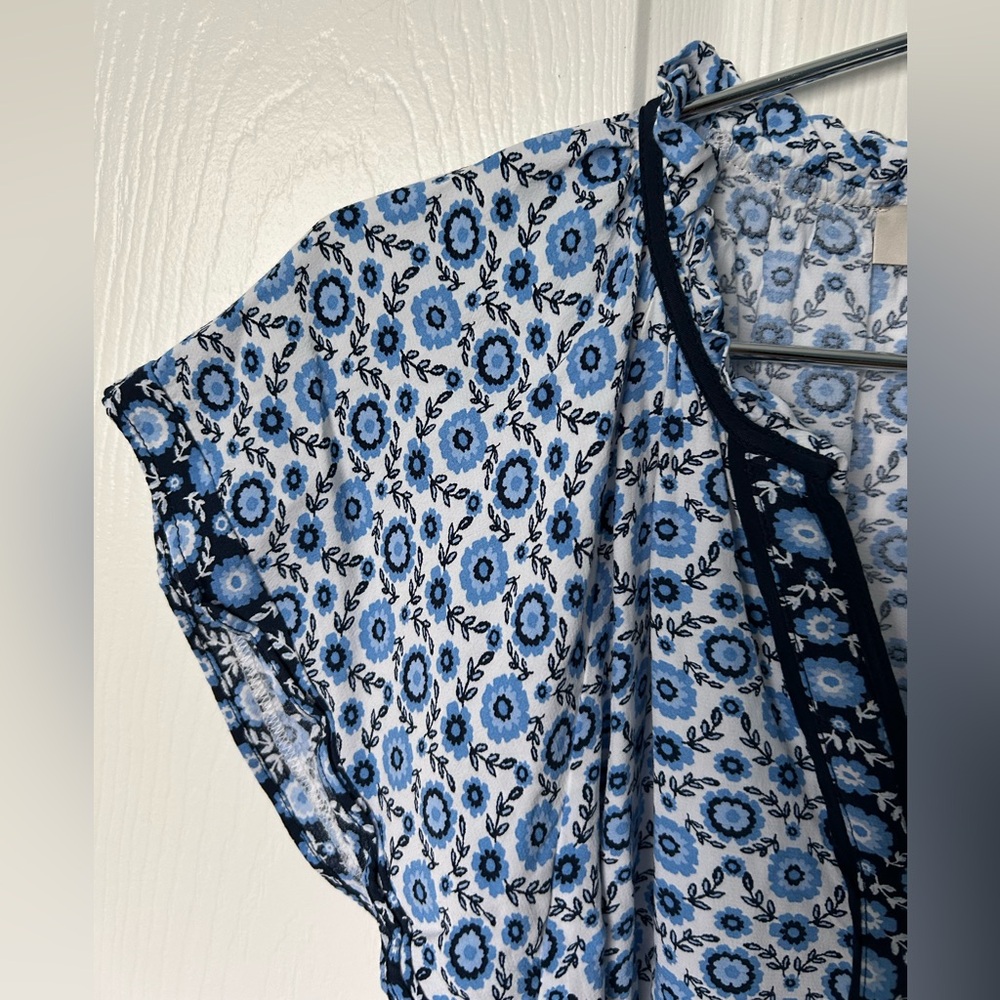 LOFT Floral Flutter Sleeve Blue White & Black Swing Dress Size Medium - Picture 16 of 16